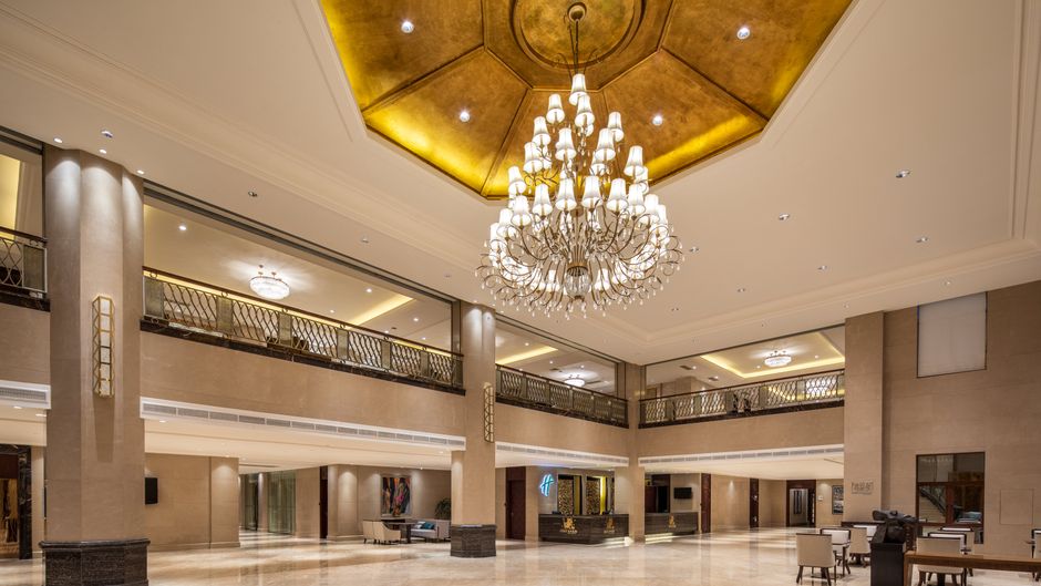 Holiday Inn New Port Lobby
