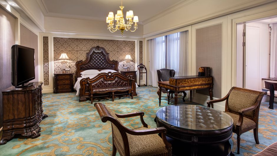 Holiday Inn New Port Room