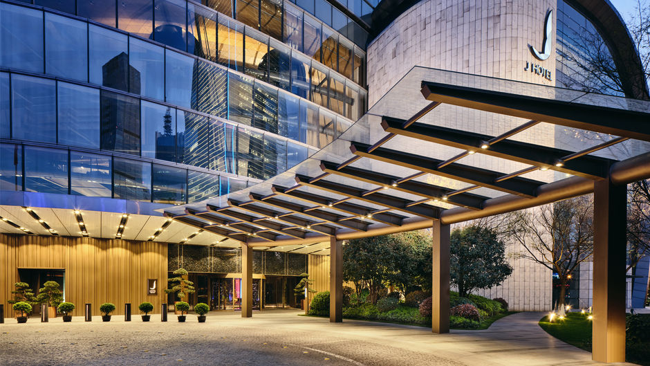 J Hotel Shanghai Tower Exterior