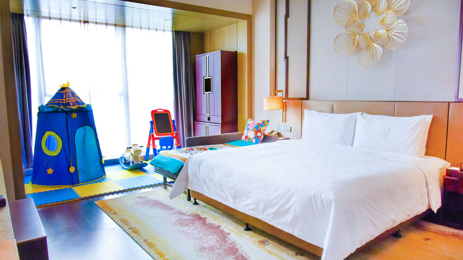 HUALUXE Xiamen Haicang Harbour View Suite