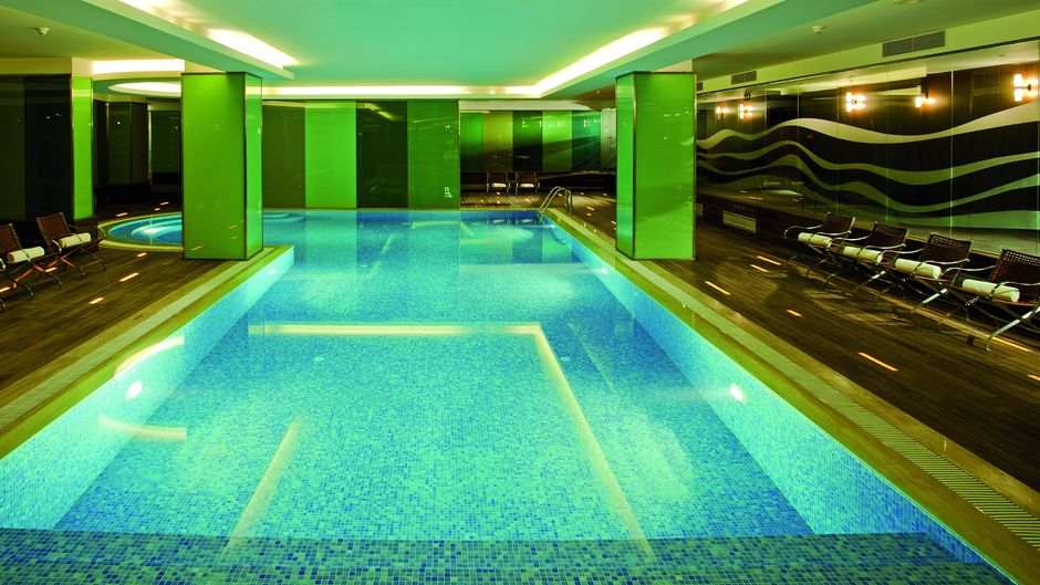 Crowne Plaza Istanbul Harbiye Pool