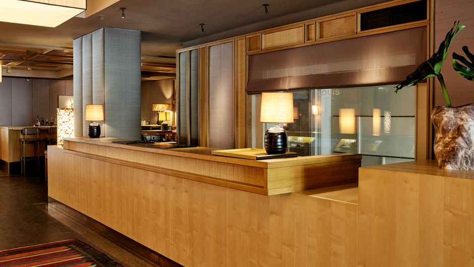 Louis Hotel Exterior