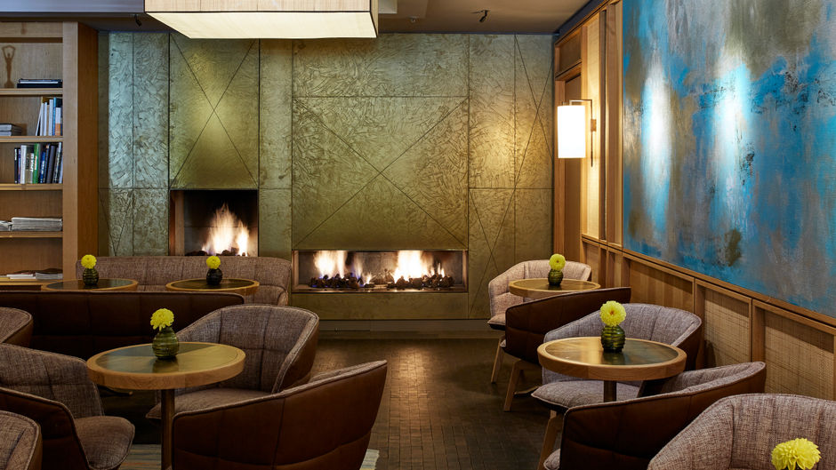 Louis Hotel Lobby