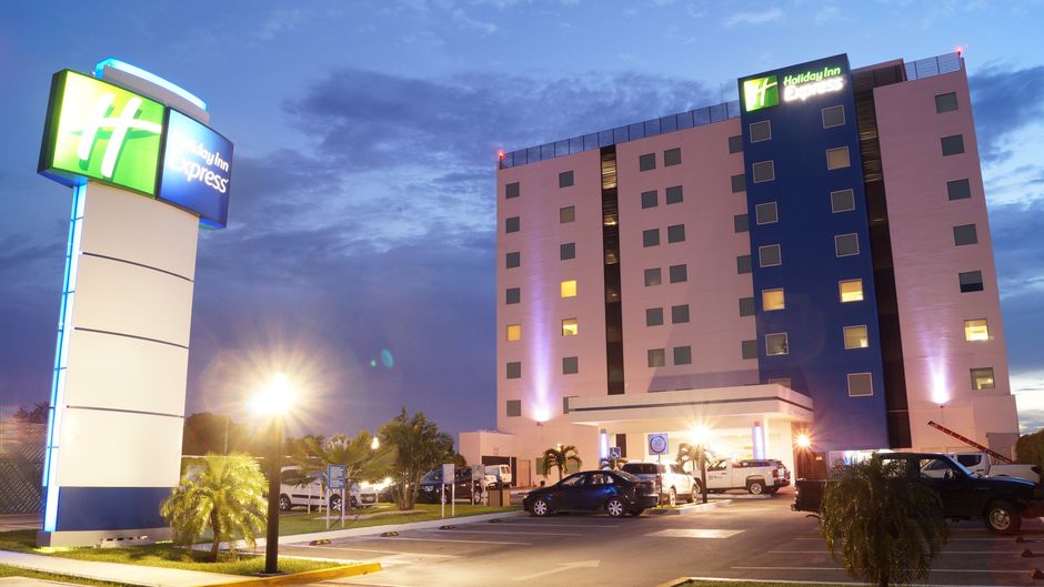 Holiday Inn Express Merida Exterior