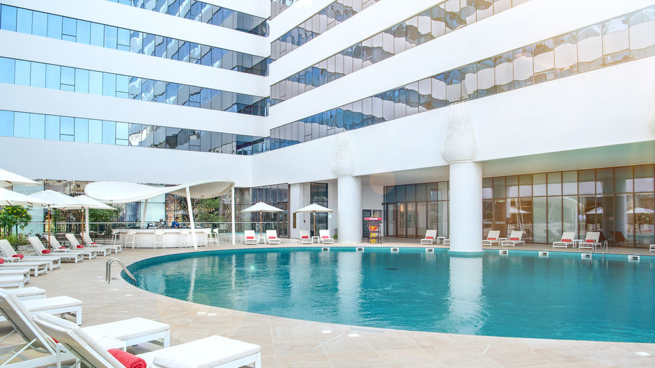 Al Jaddaf Rotana Suite Hotel Pool
