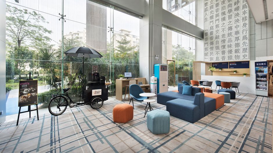 Holiday Inn Express North Station Lobby