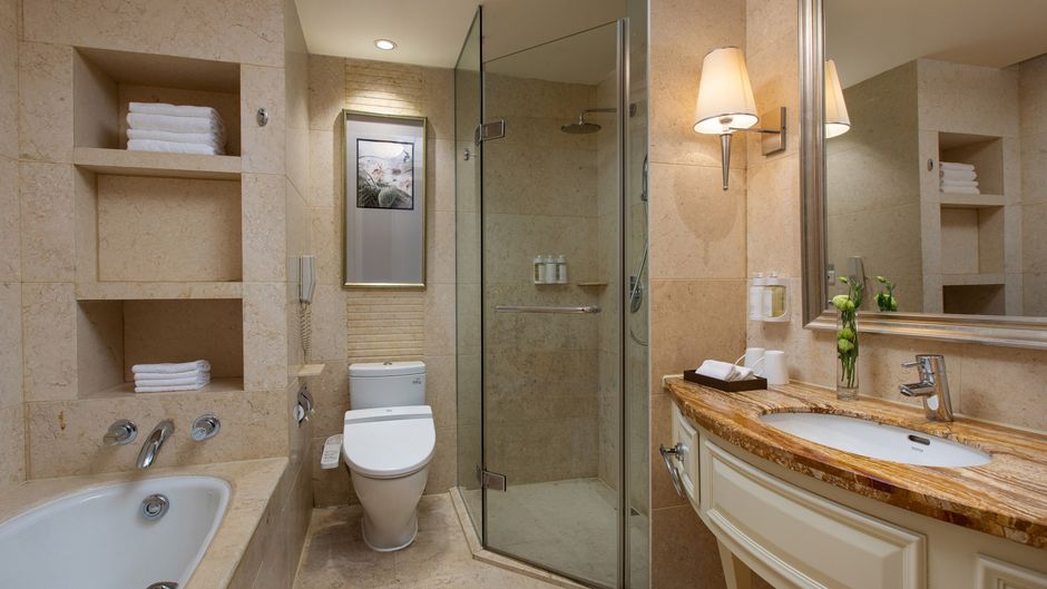 Holiday Inn New Port Room