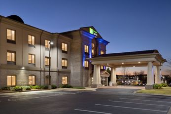 Holiday Inn Express & Suites Opelika