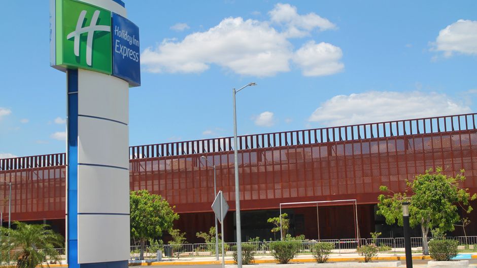Holiday Inn Express Merida Exterior