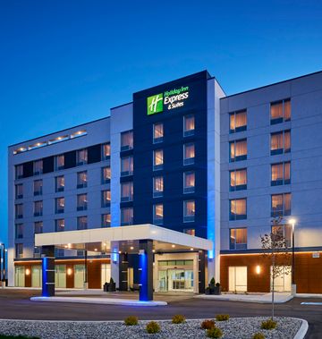 Holiday Inn Express & Suites Lakeshore
