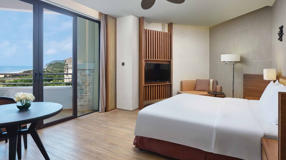 Crowne Plaza Hailing Island Room