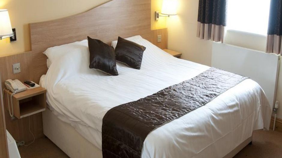 Queensgate Hotel Room