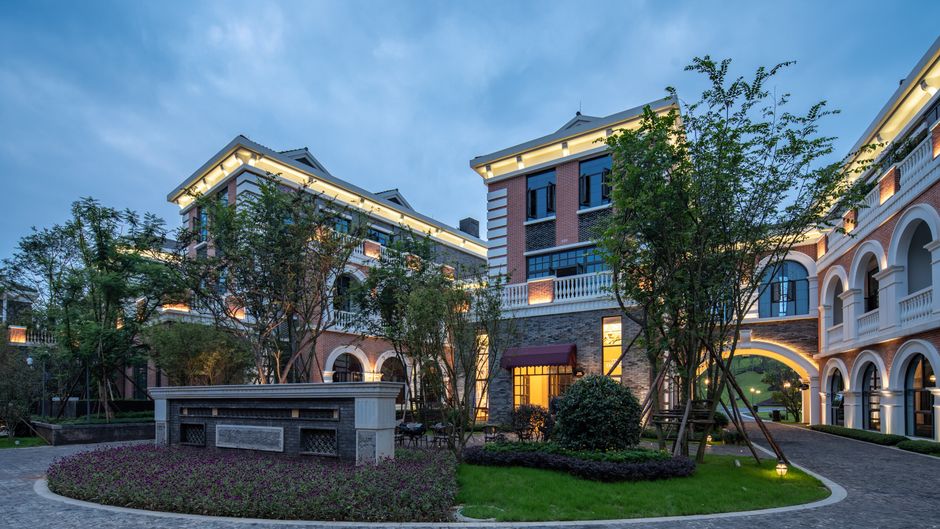 Hotel Indigo Heilong Lake Exterior