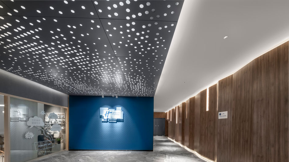 Holiday Inn Express Zhuhai Gongbei Exterior