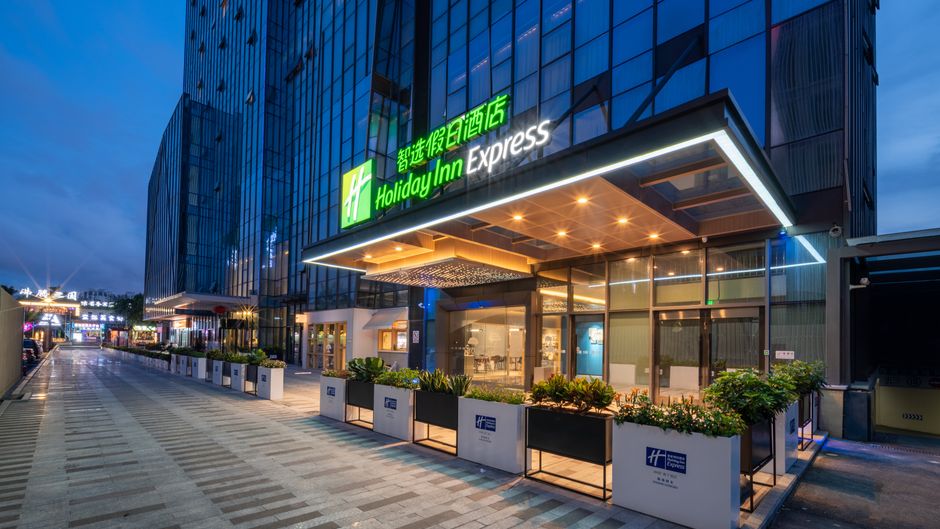 Holiday Inn Express Zhuhai Gongbei Exterior