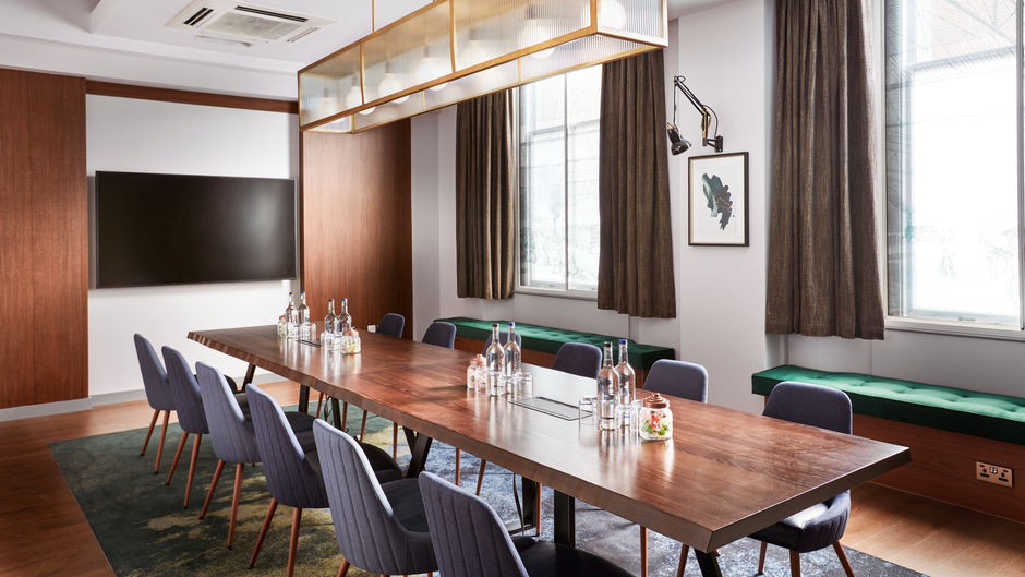 The Clermont London, Victoria Meeting
