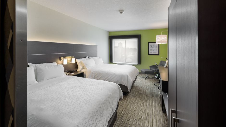 Holiday Inn Express & Suites Brandon Room