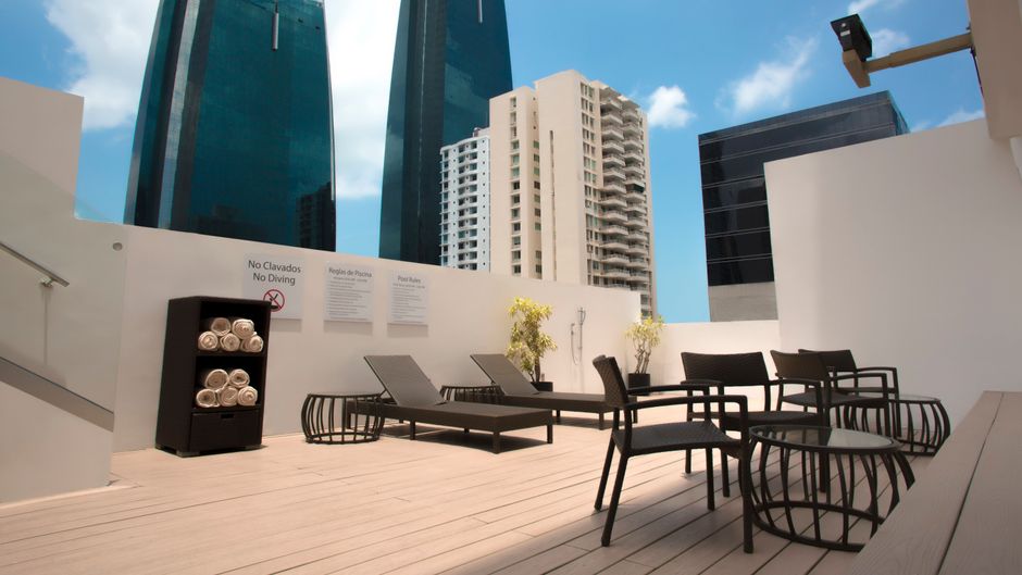 Holiday Inn Express Distrito Financiero Pool