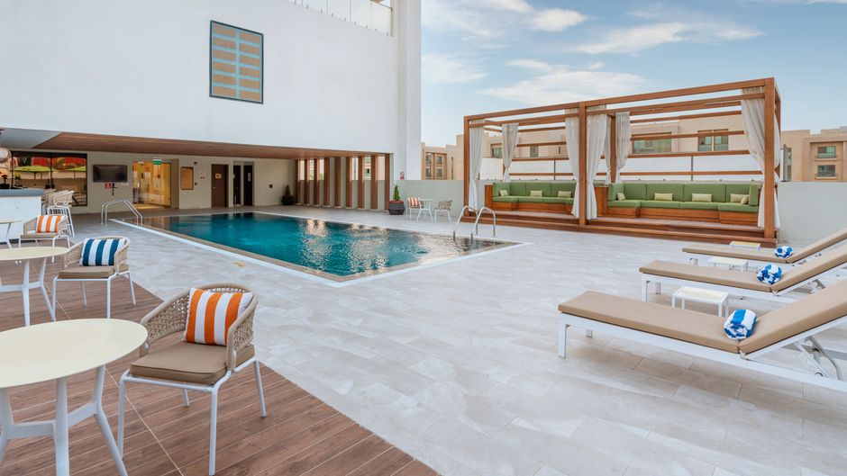 Holiday Inn & Suites Al Jubail Pool