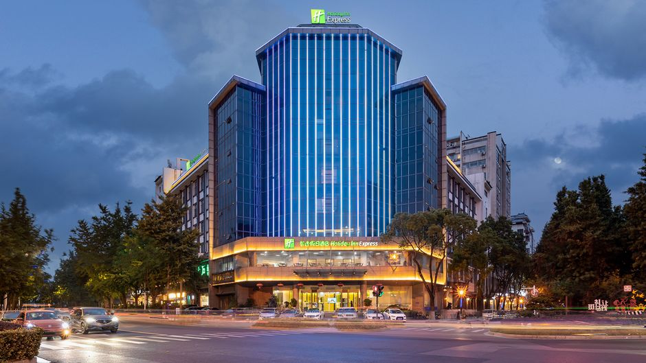 Holiday Inn Express Yangzhou City Center Exterior