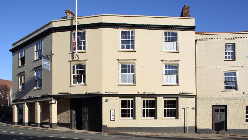 Crown & Thistle Hotel Exterior