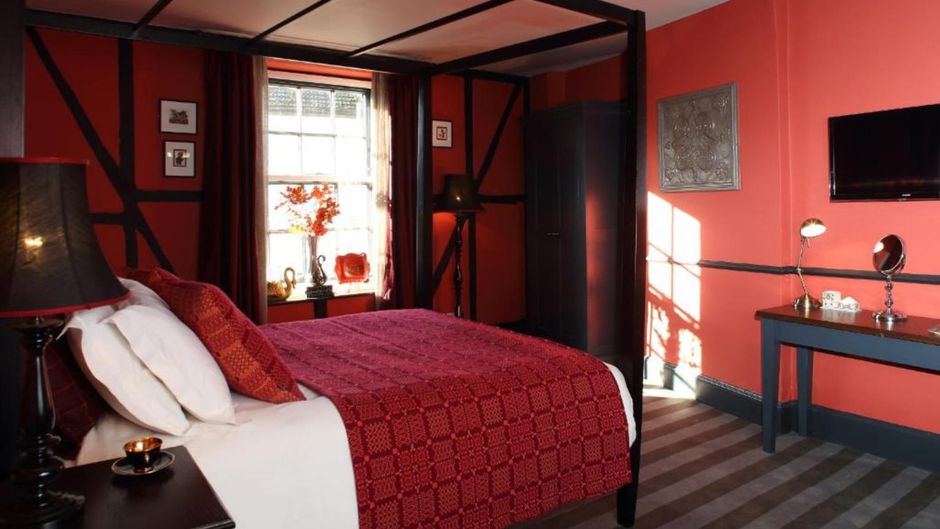 Crown & Thistle Hotel Suite
