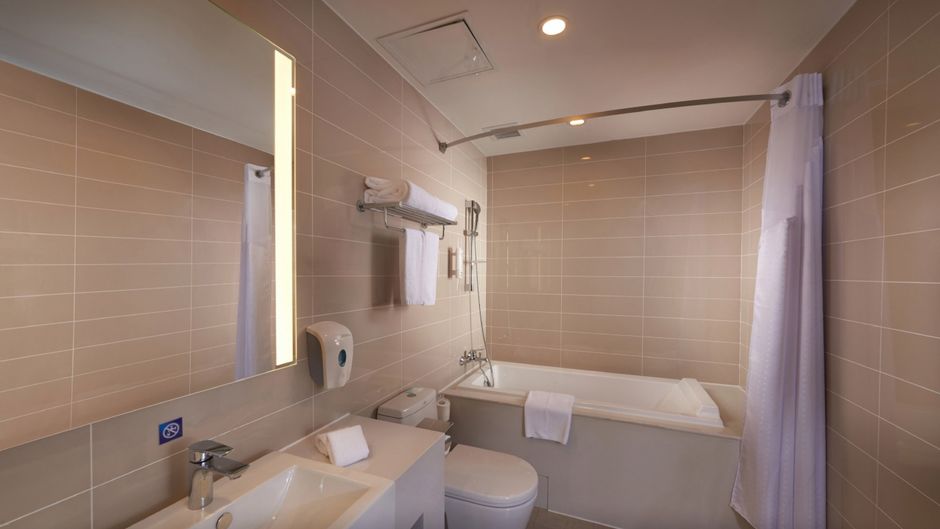 Holiday Inn Express North Station Suite