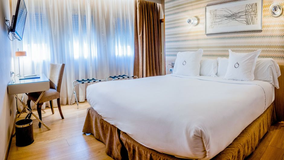 Hotel Opera Room