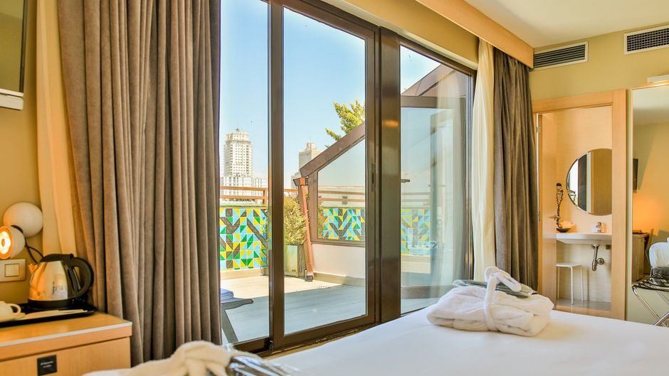 Hotel Opera Room