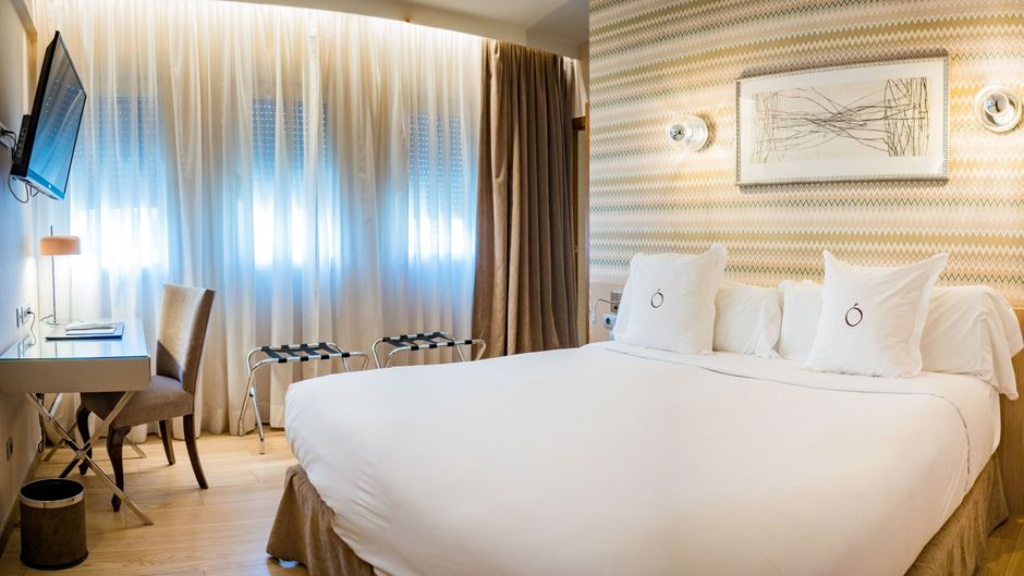 Hotel Opera Room