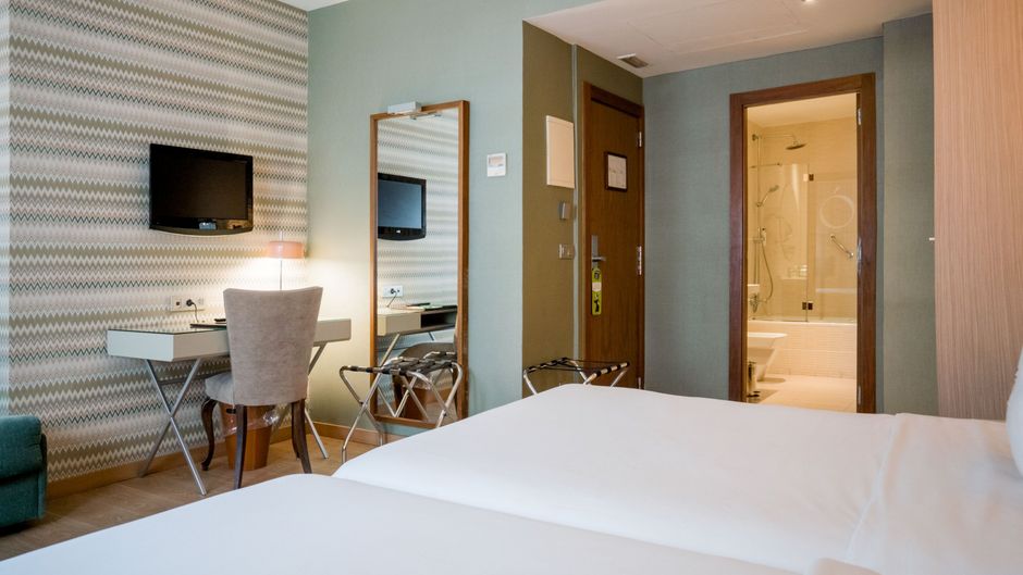 Hotel Opera Room