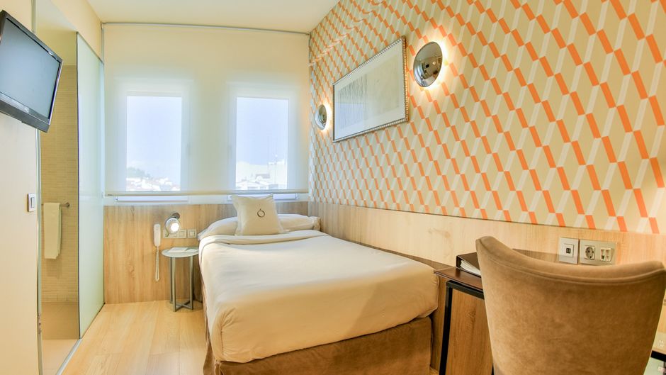 Hotel Opera Room