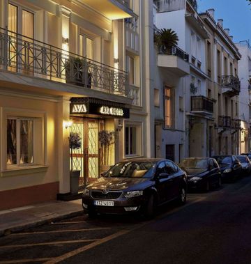 Ava Hotel & Suites