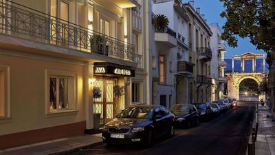Ava Hotel & Suites
