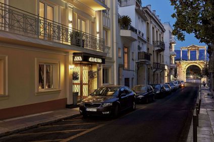 Ava Hotel & Suites