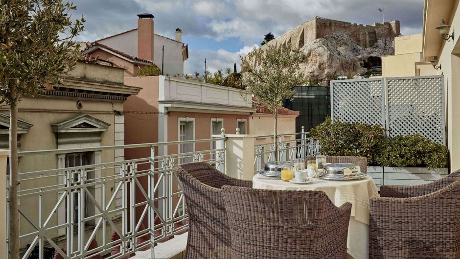 Ava Hotel & Suites Room