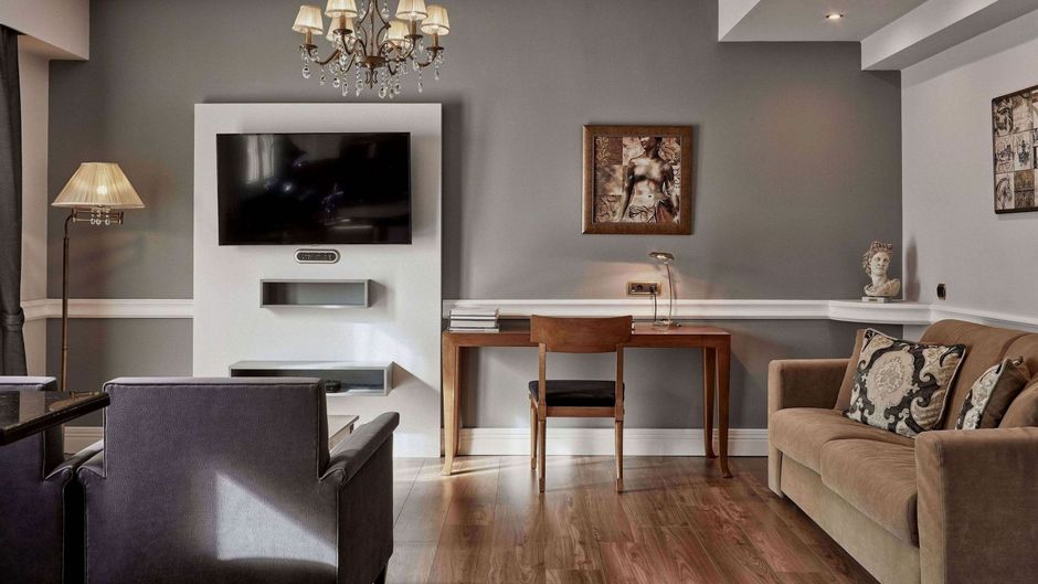 Ava Hotel & Suites Room