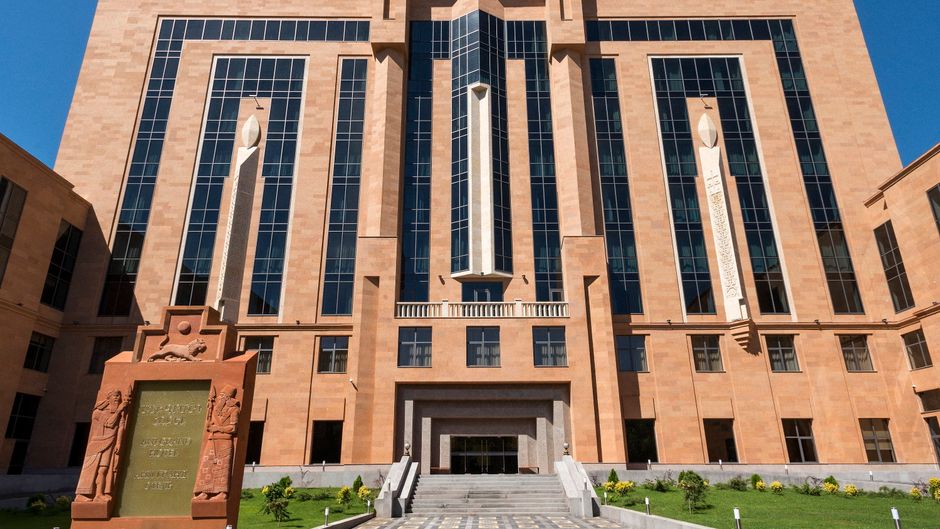 Ani Grand Hotel Yerevan Exterior
