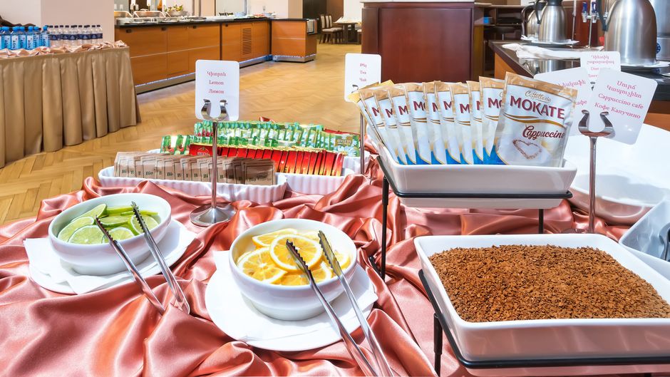 Ani Plaza Hotel Restaurant