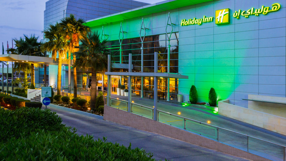 Holiday Inn Suites Kuwait Salmiya Exterior