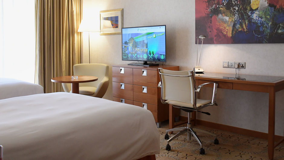 Holiday Inn Suites Kuwait Salmiya Room