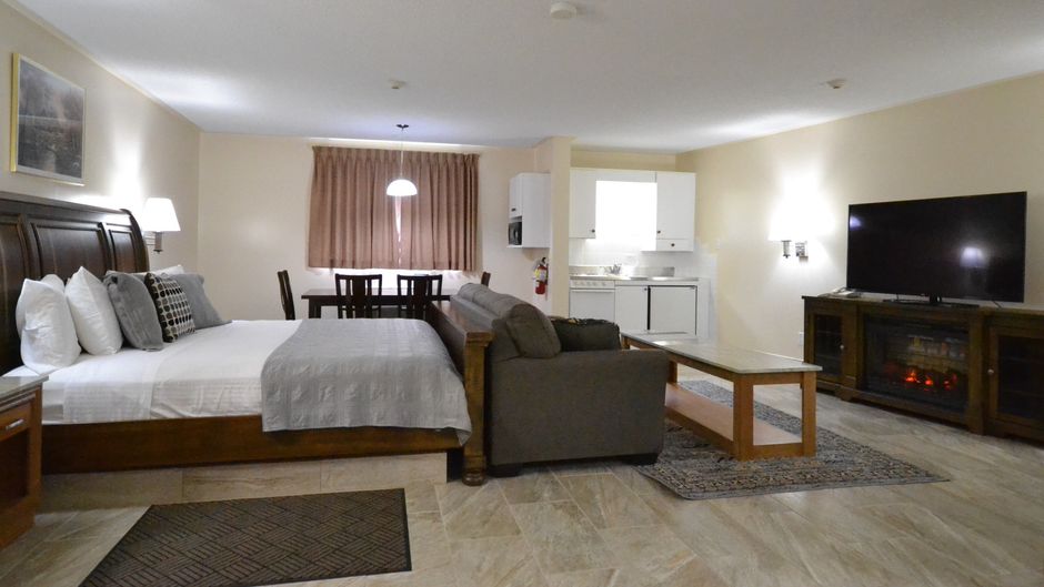 Newmarket Inn Room