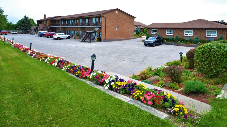 Newmarket Inn Exterior