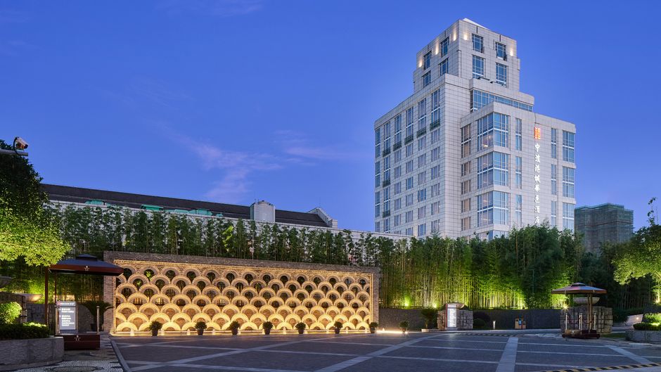 HUALUXE Ningbo Harbor City Exterior