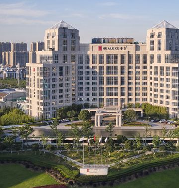 HUALUXE Ningbo Harbor City