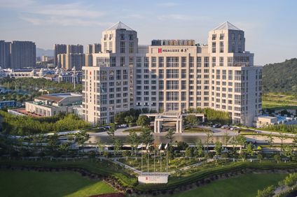 HUALUXE Ningbo Harbor City