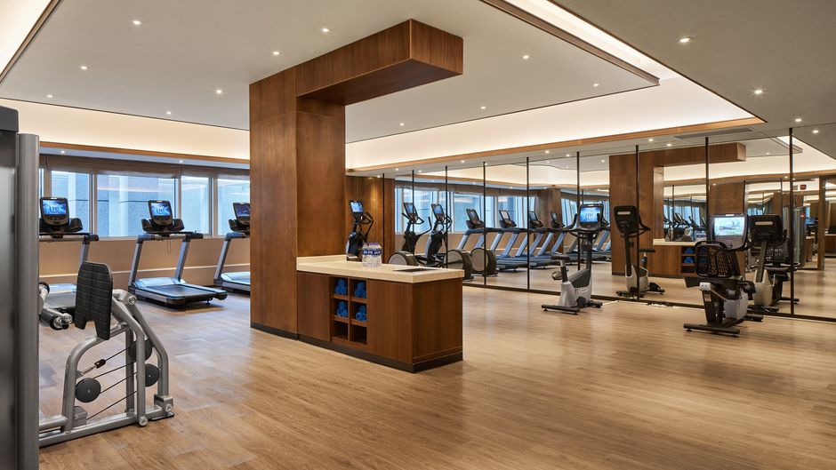 HUALUXE Ningbo Harbor City Health Club