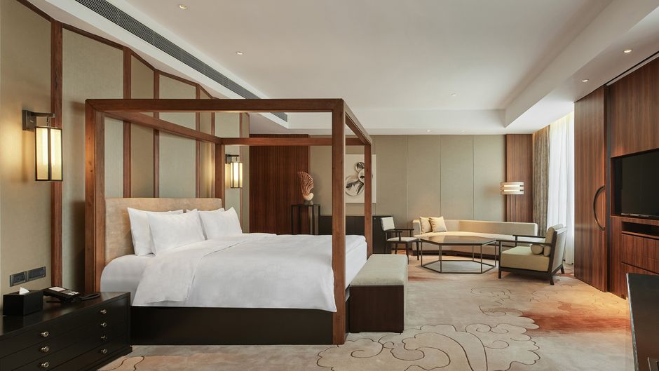HUALUXE Ningbo Harbor City Suite