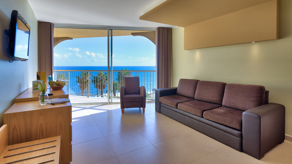 Four Views Oasis Hotel Suite