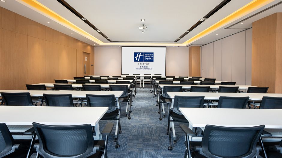 Holiday Inn Express Dongyang Hengdian Meeting